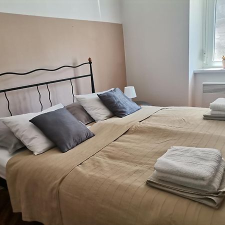 Appartement Casa Di Nonna Pina, Kuca U Blizini Arene à Pula Extérieur photo