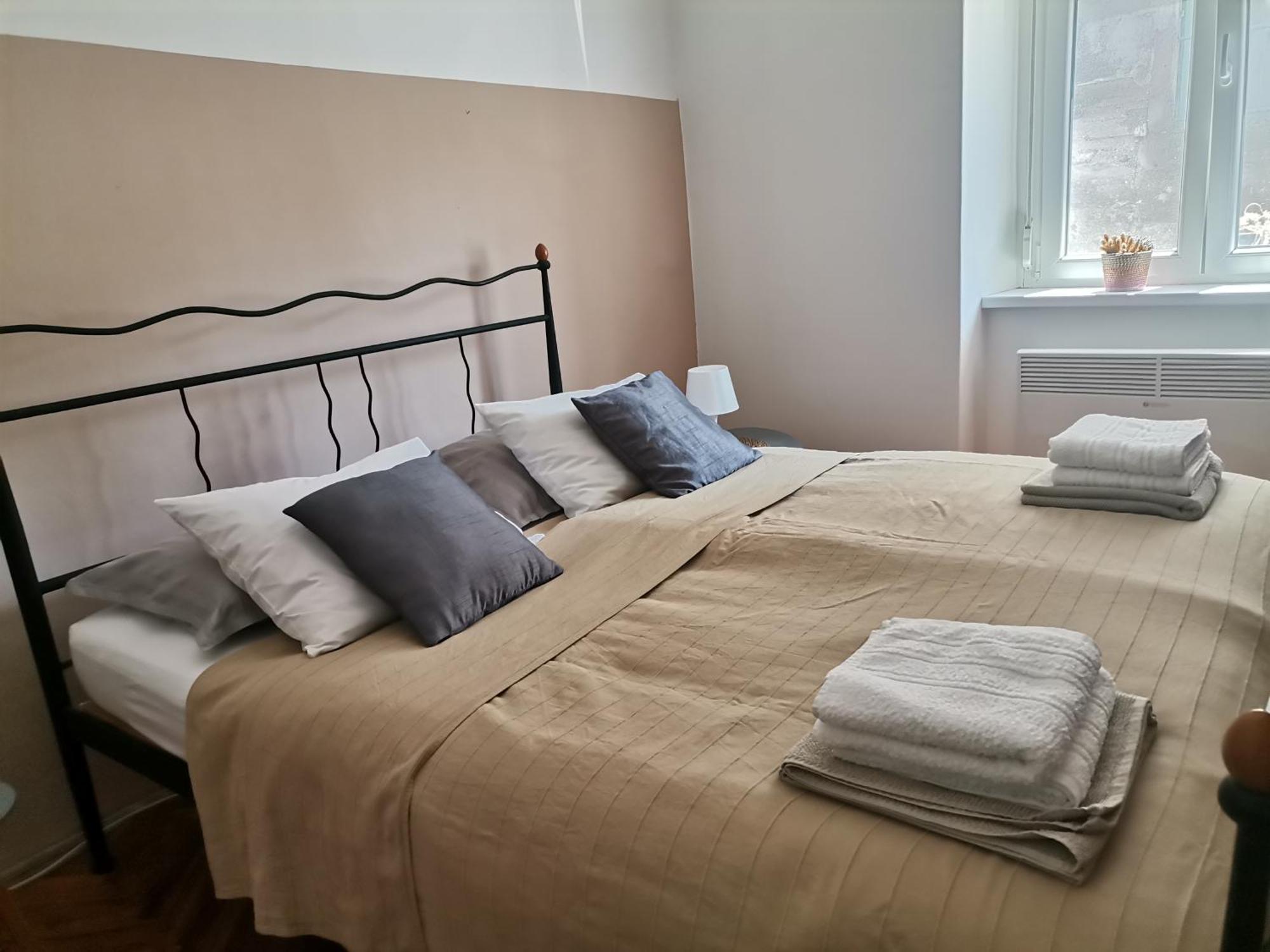 Appartement Casa Di Nonna Pina, Kuca U Blizini Arene à Pula Extérieur photo